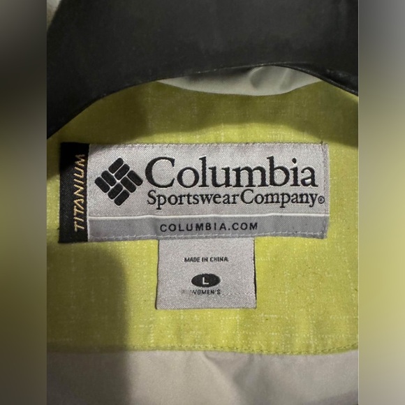 Women’s Columbia Titanium Jacket - Picture 10 of 10